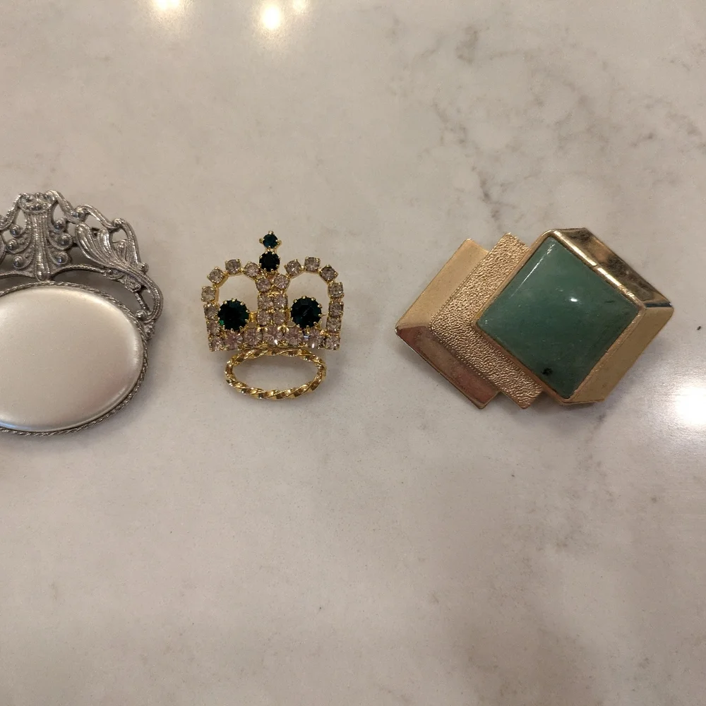 Elegant Multicolor Brooch Set Of 10